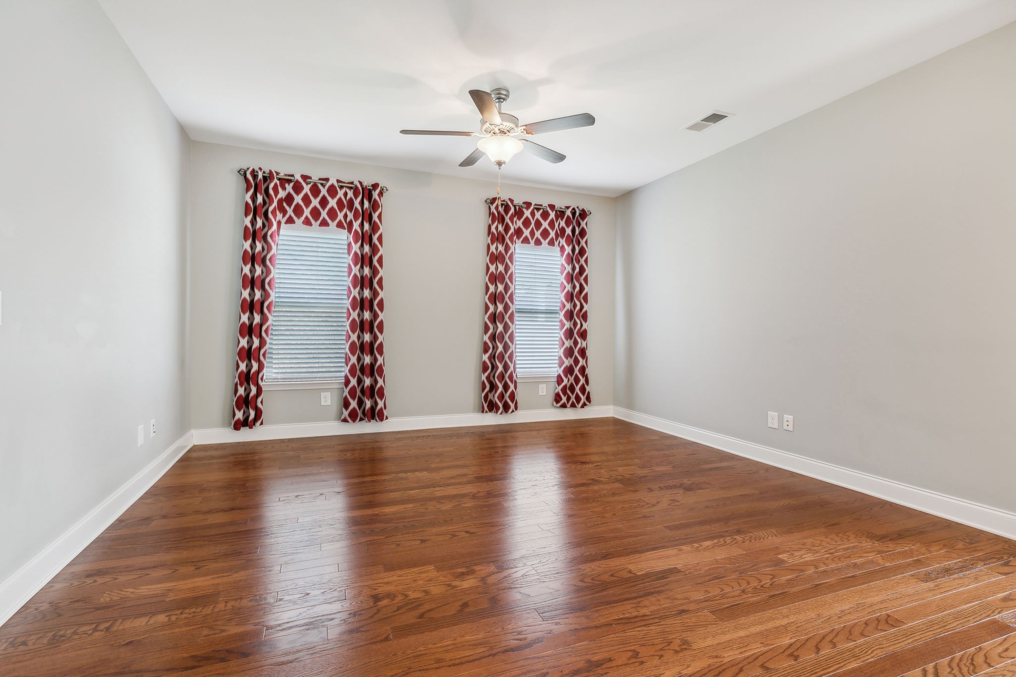 Image 19 of 33 For 6877 Minchew Circle