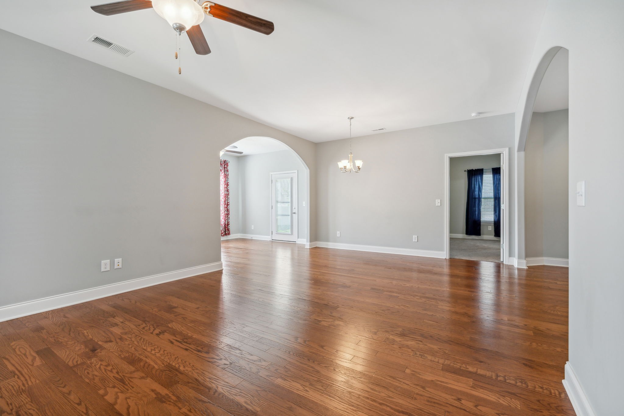 Image 21 of 33 For 6877 Minchew Circle