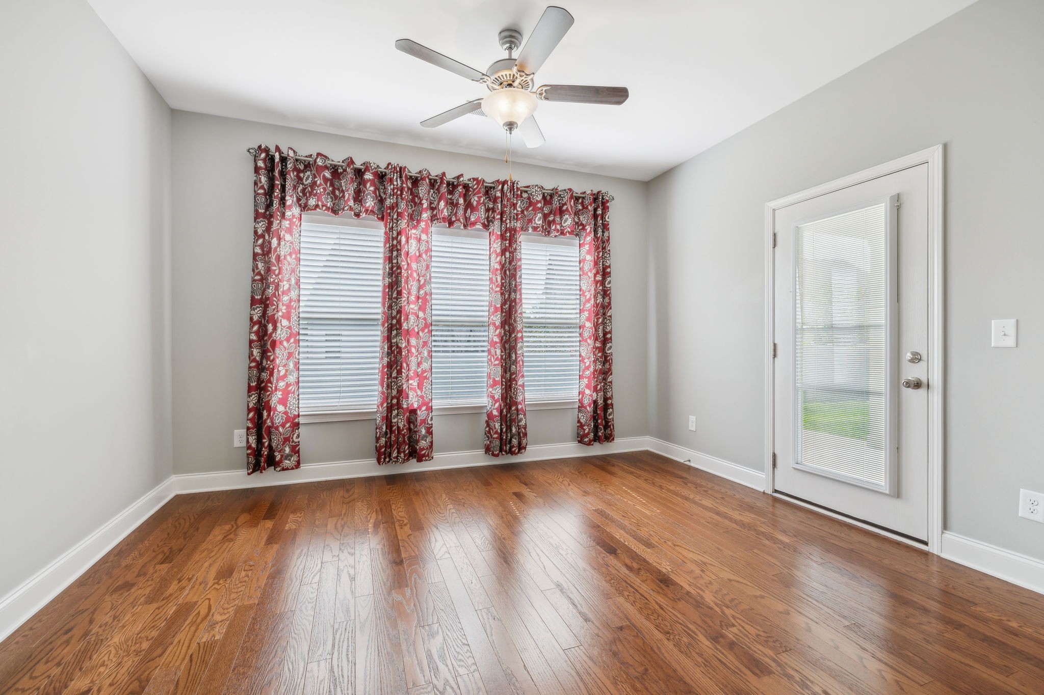 Image 22 of 33 For 6877 Minchew Circle