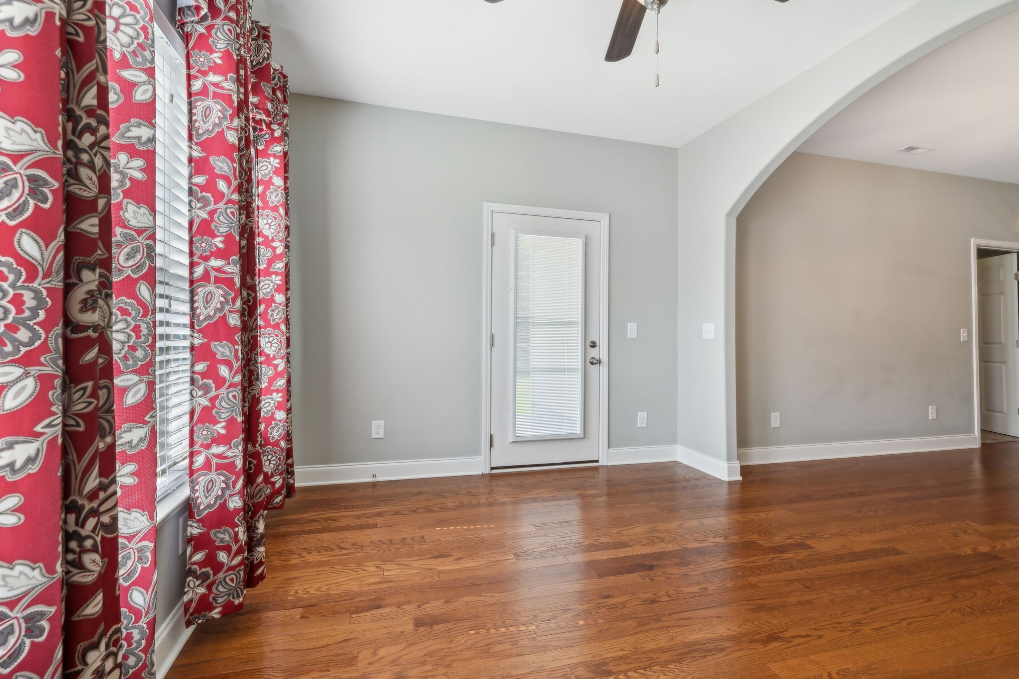 Image 23 of 33 For 6877 Minchew Circle