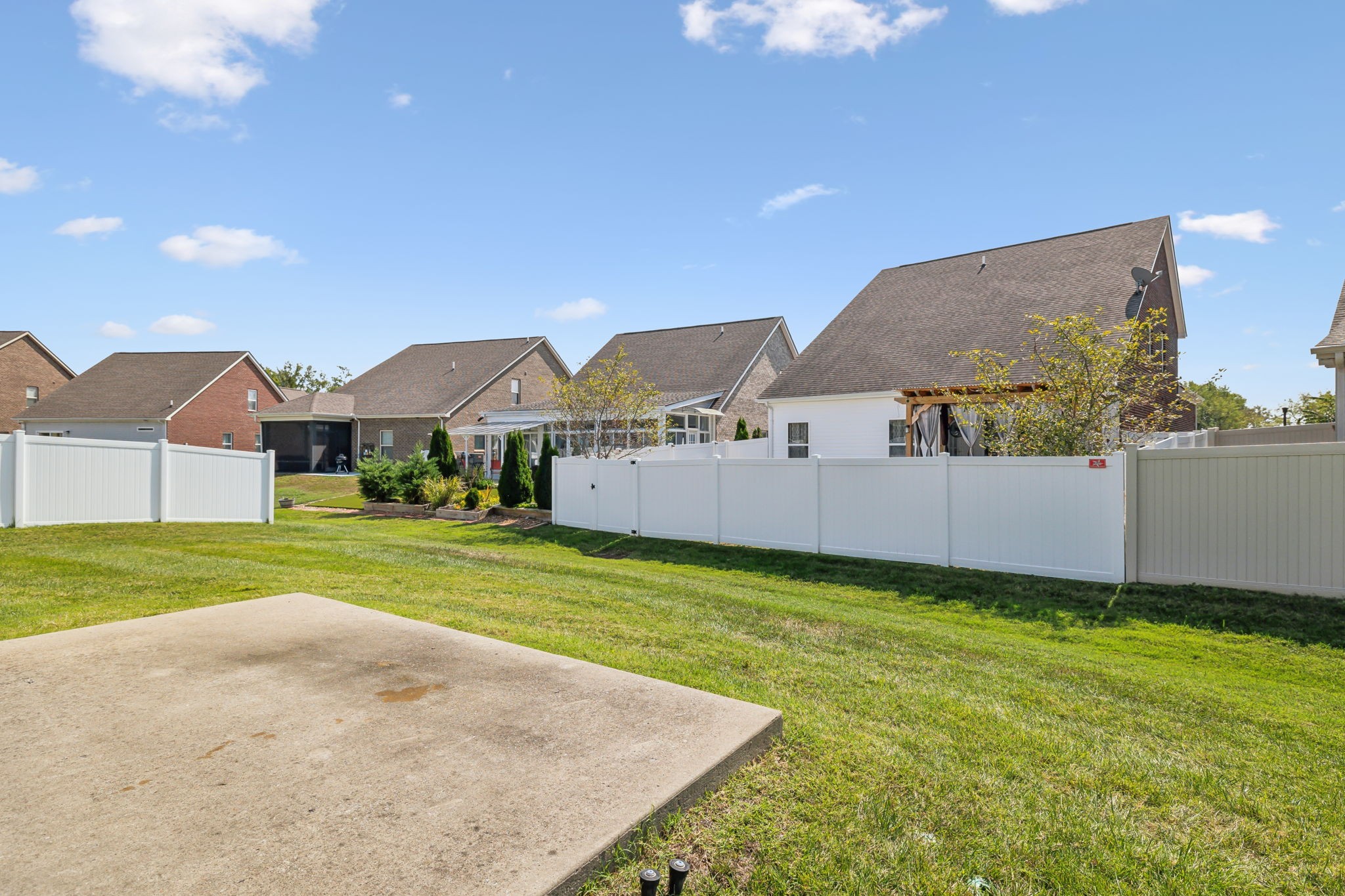 Image 9 of 33 For 6877 Minchew Circle
