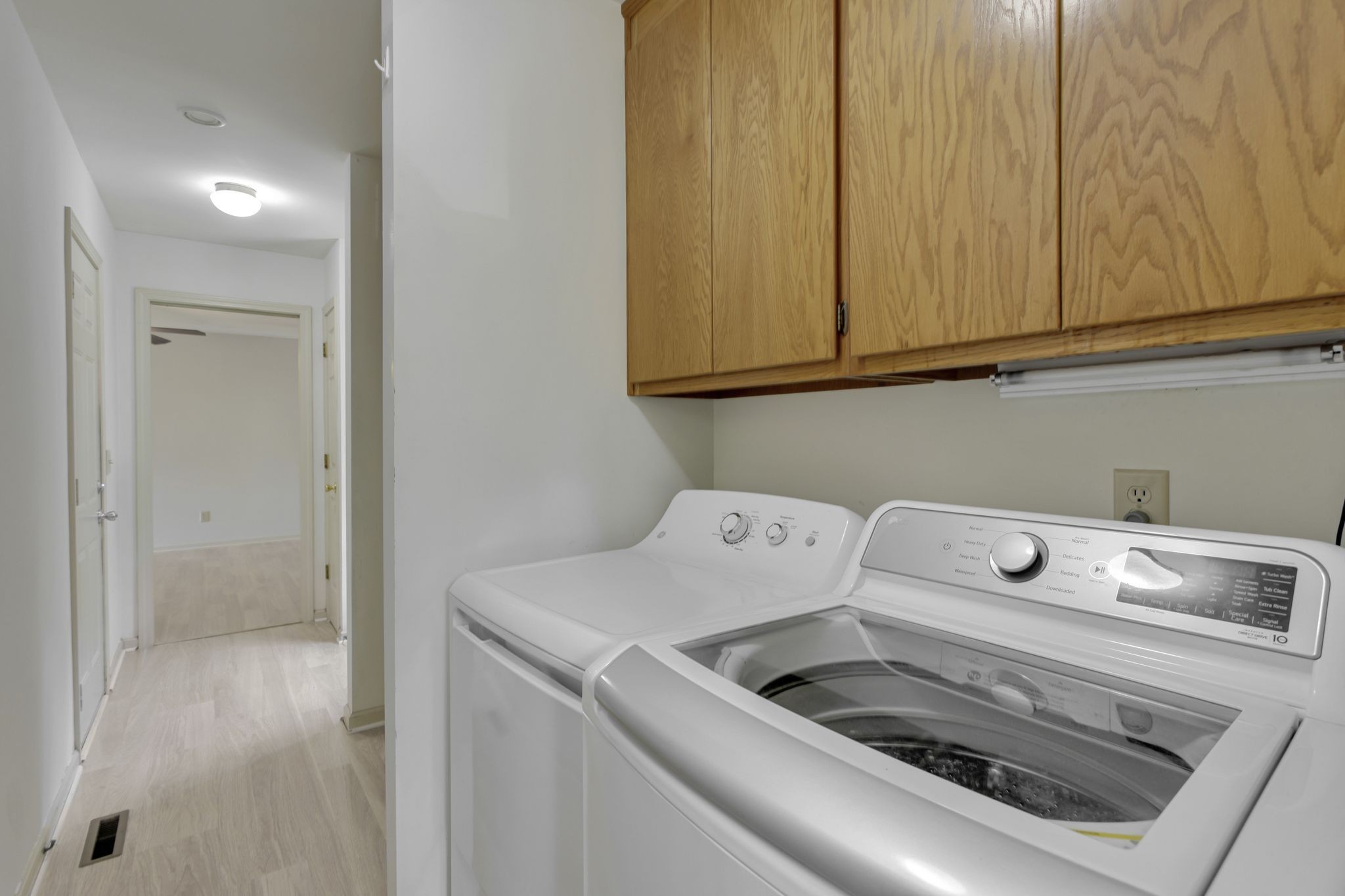 Image 18 of 23 For 5082 91str Place