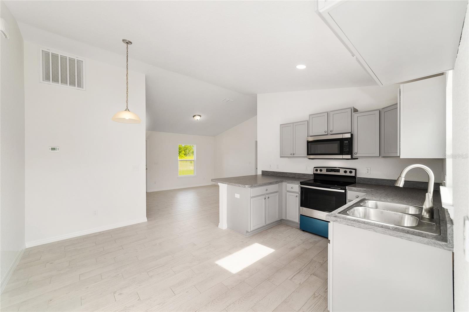 Image 18 of 38 For 14690 24th. Place