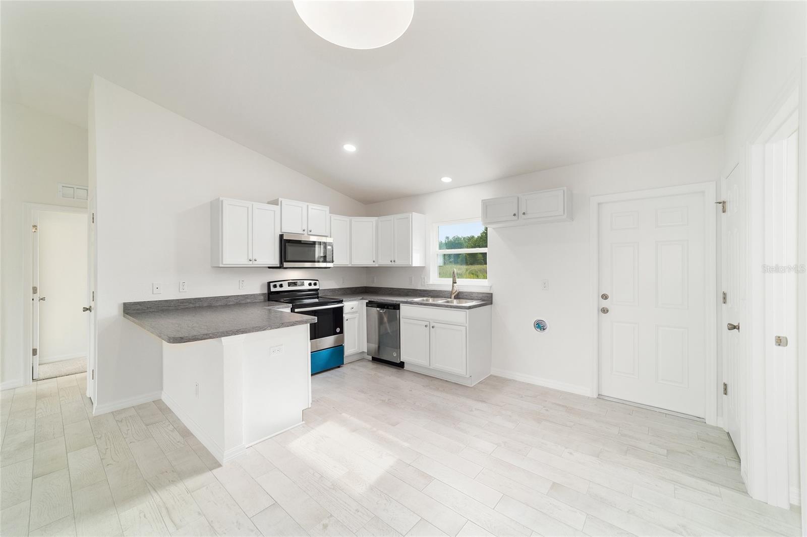 Image 17 of 41 For 14893 23rd Place