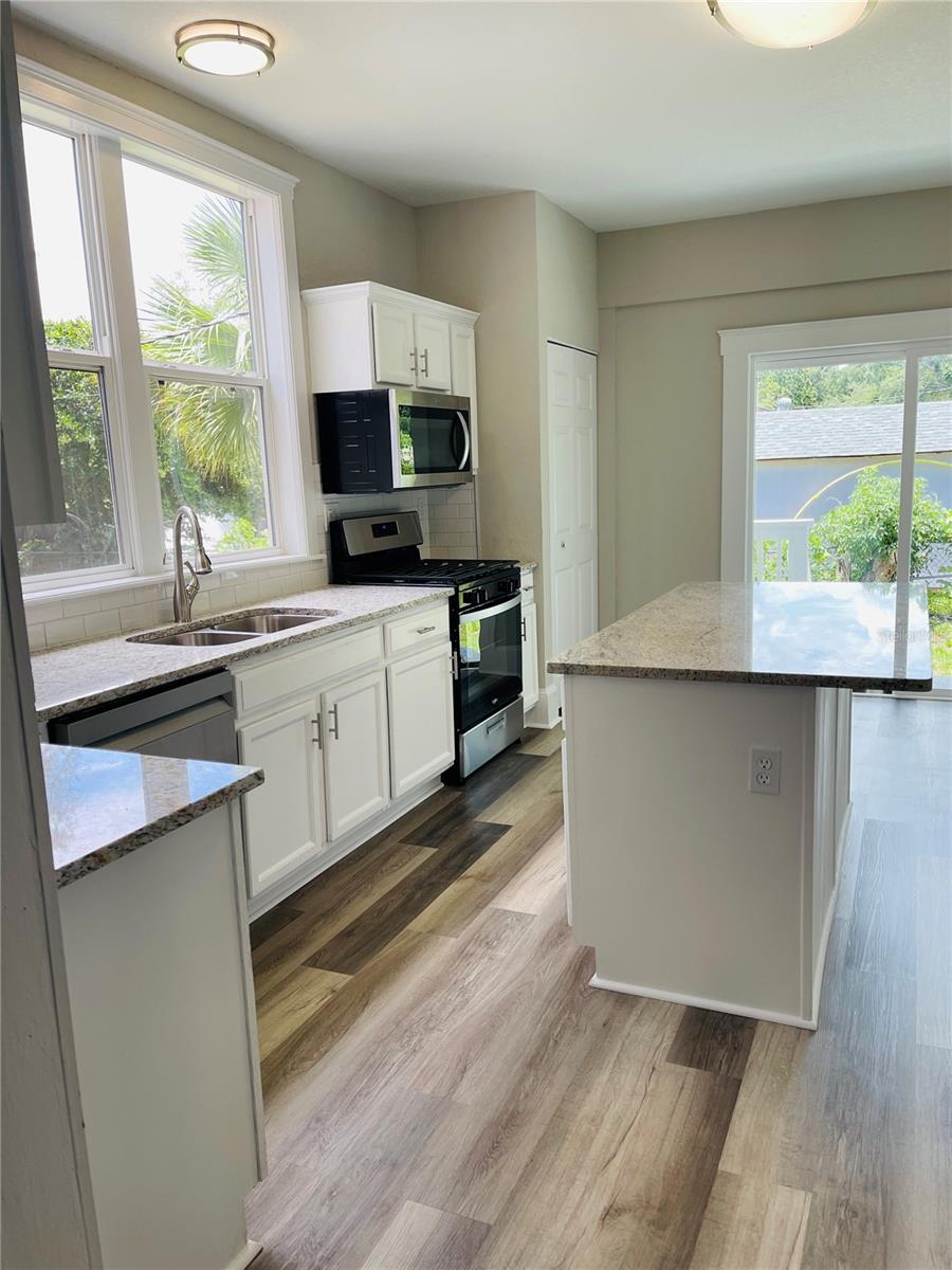 Image 12 of 36 For 4609 7th Street