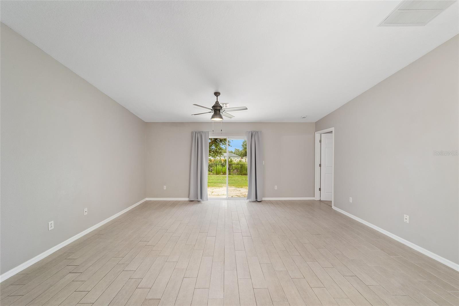 Image 16 of 32 For 16605 31 Circle