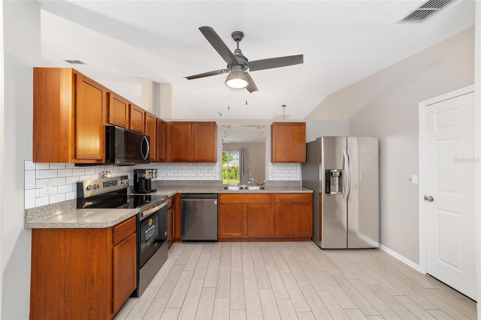 Image 4 of 32 For 16605 31 Circle