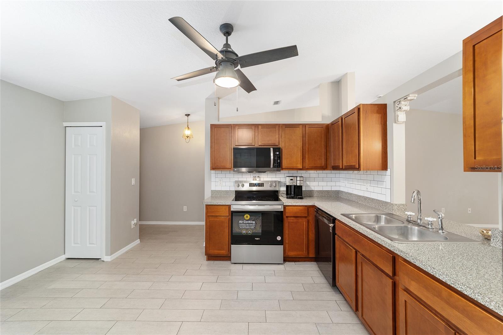 Image 7 of 32 For 16605 31 Circle
