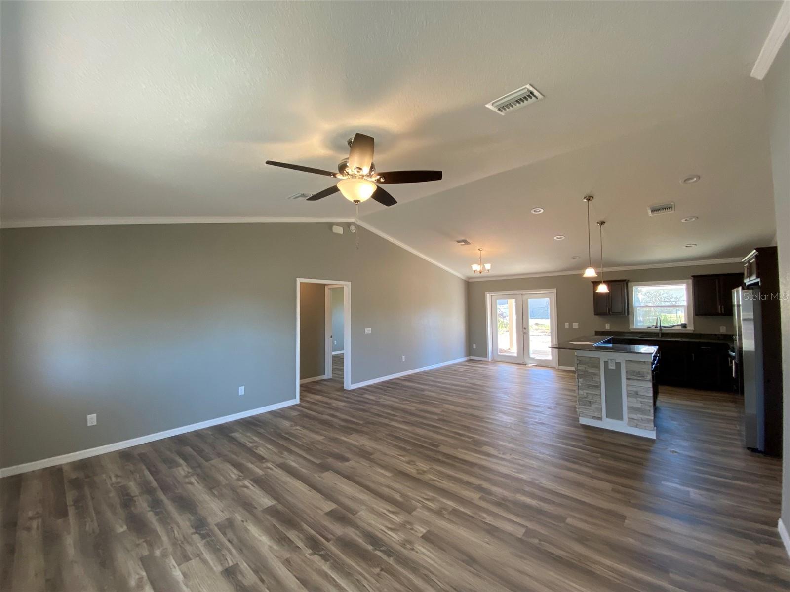 Image 3 of 24 For 299 Oak Lane Drive