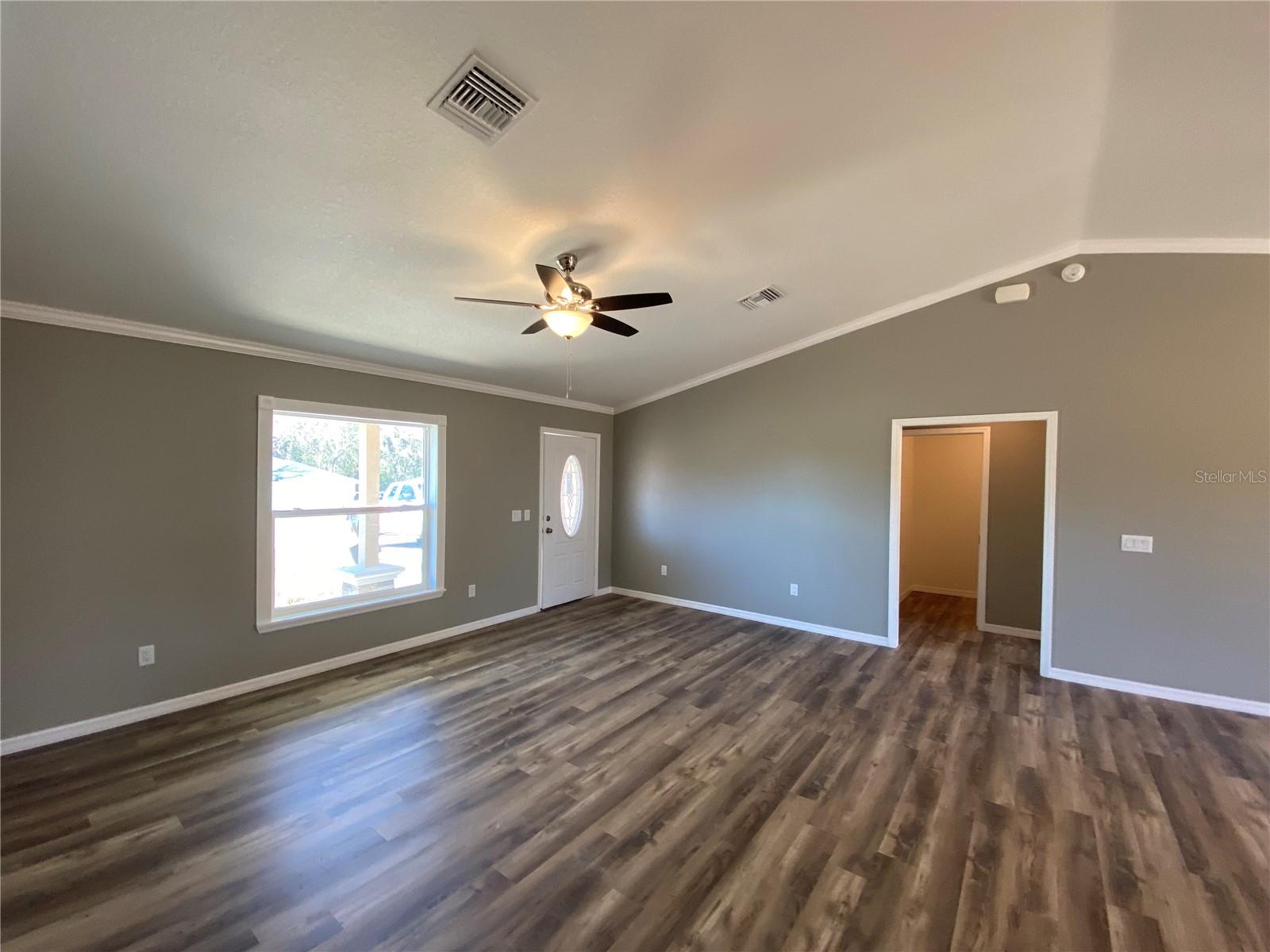 Image 4 of 24 For 299 Oak Lane Drive