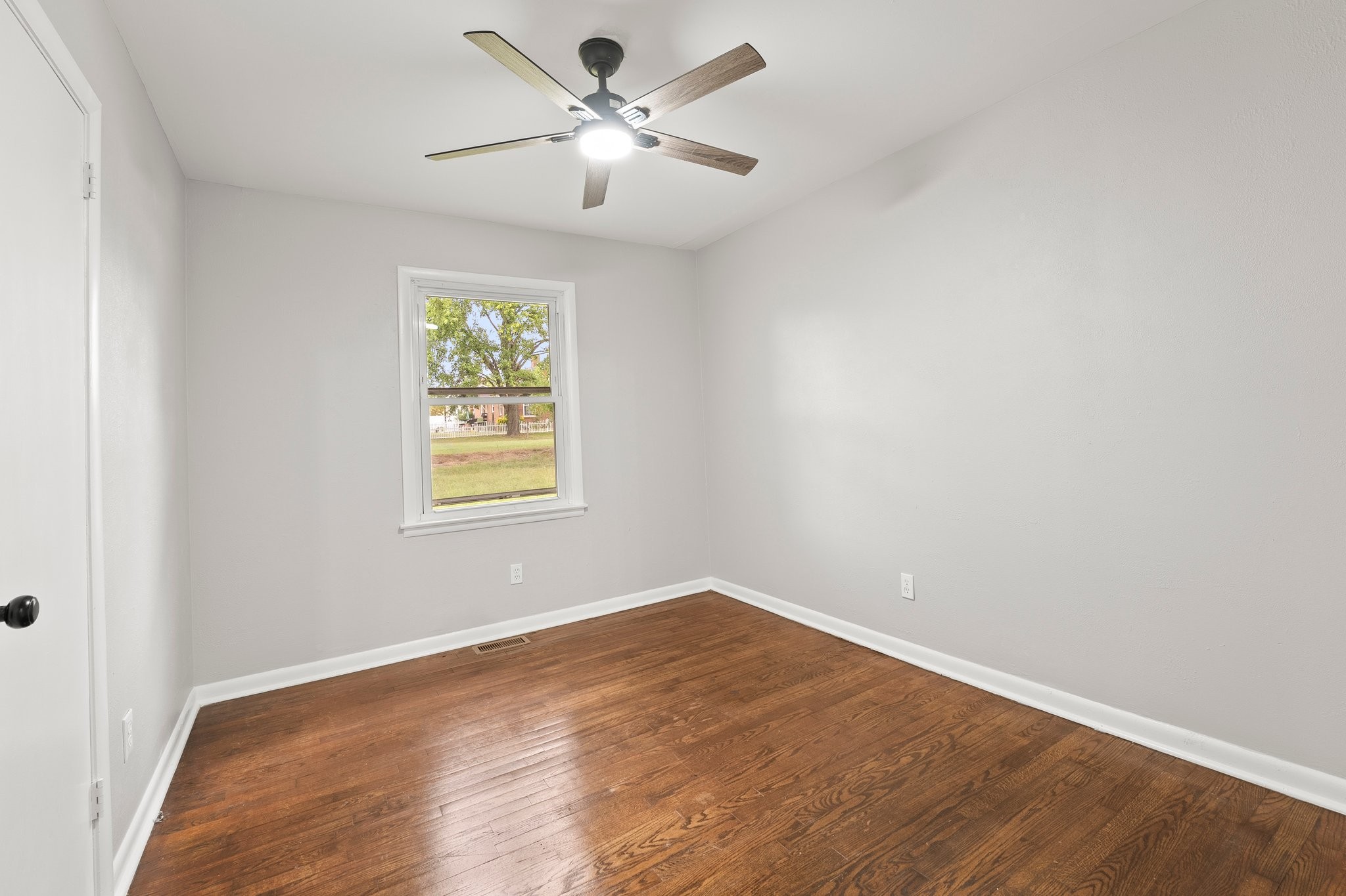 Image 19 of 50 For 23608 124 Place Road