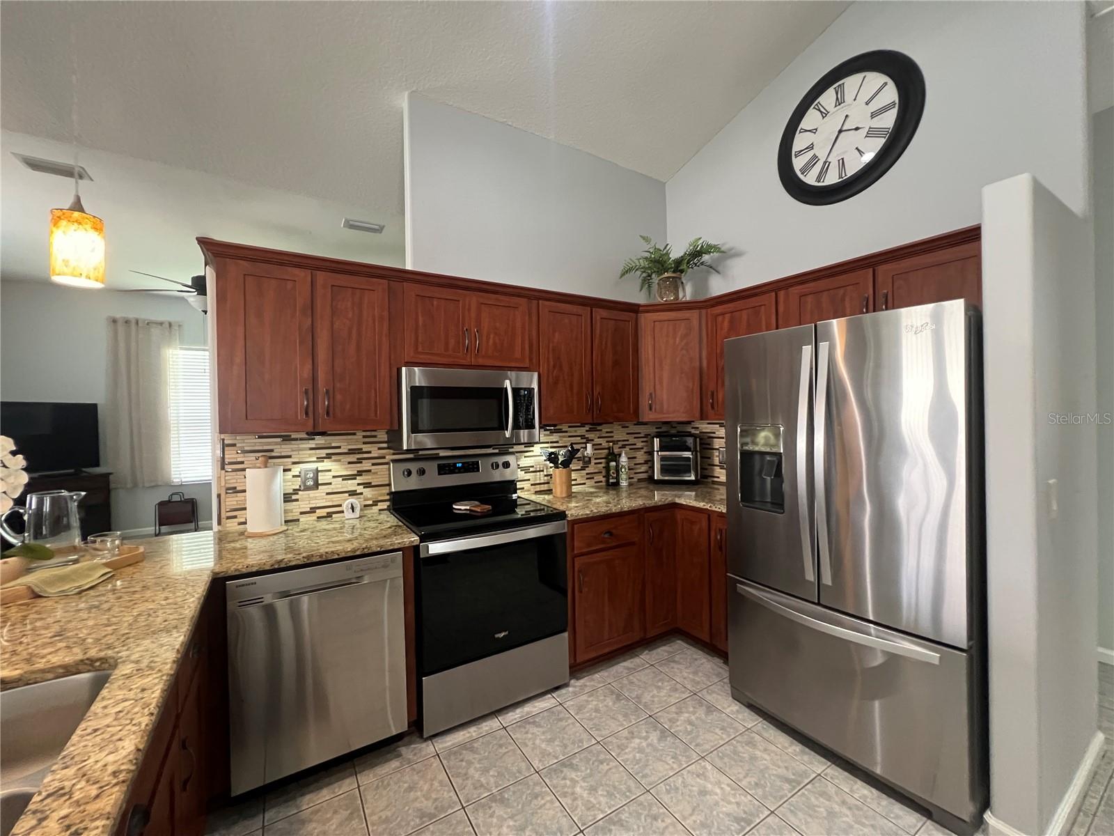 Image 21 of 94 For 2515 53 Avenue
