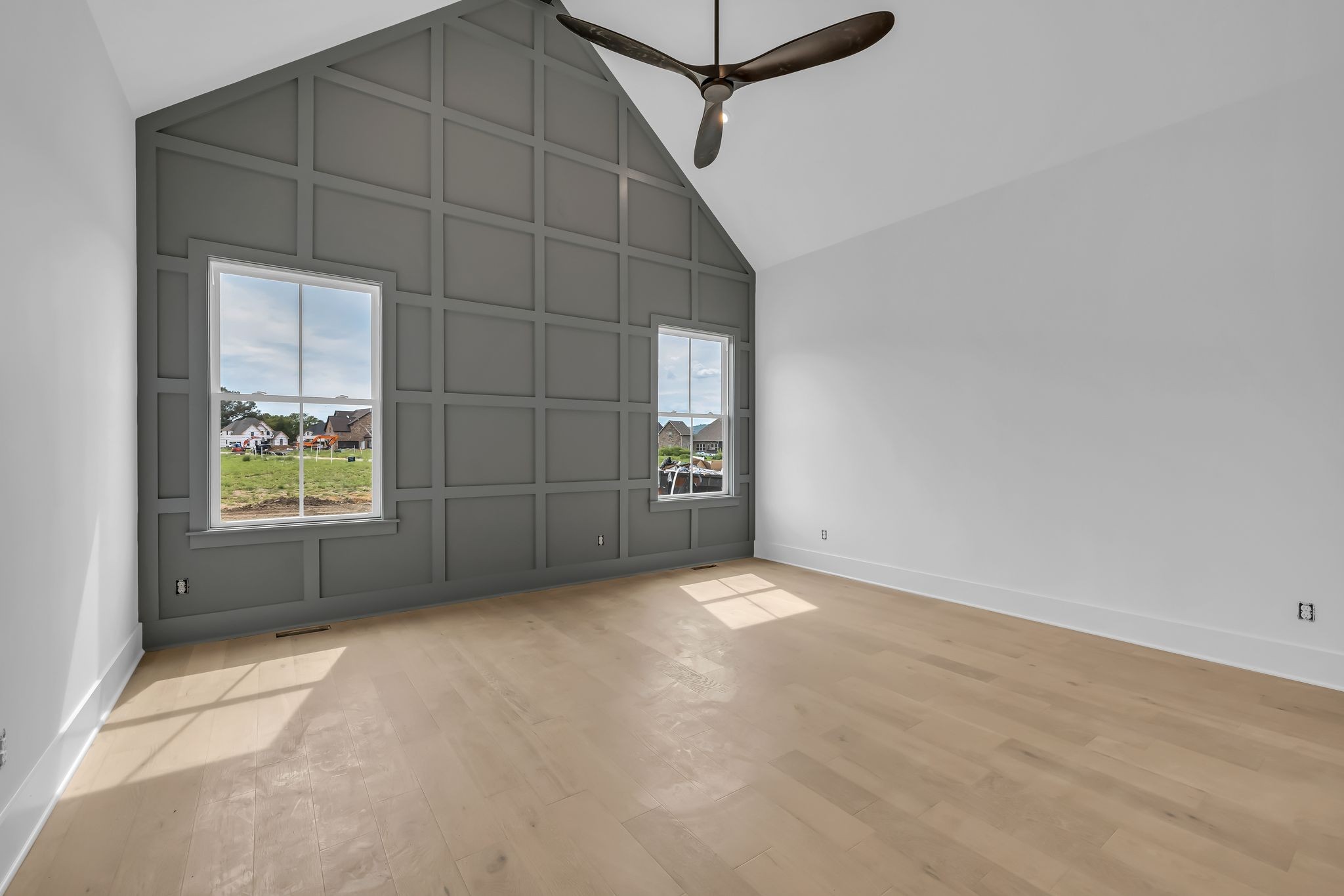 Image 13 of 38 For 2301 Graves Avenue