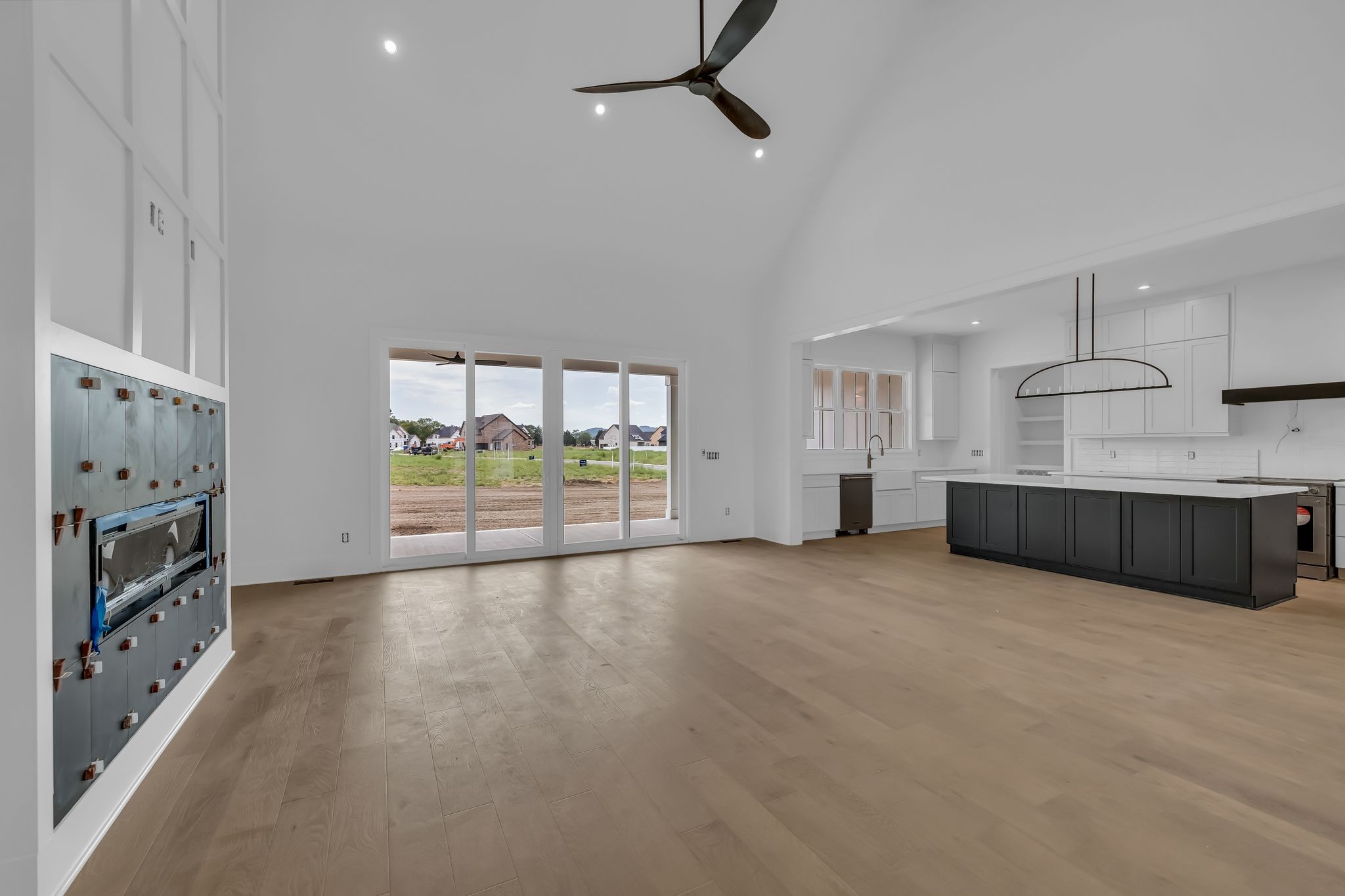 Image 4 of 38 For 2301 Graves Avenue