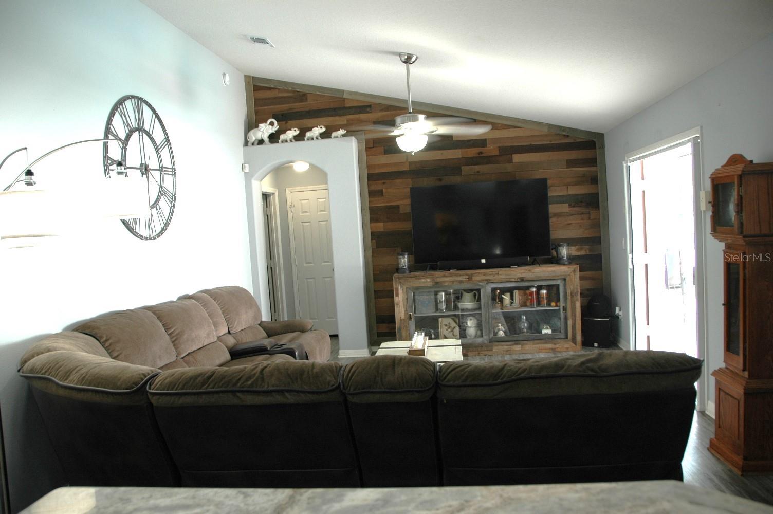 Image 21 of 42 For 14126 Greater Pines Boulevard