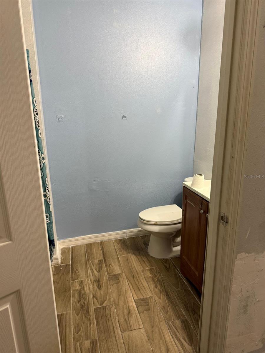 Image 11 of 12 For 13155 73 Avenue