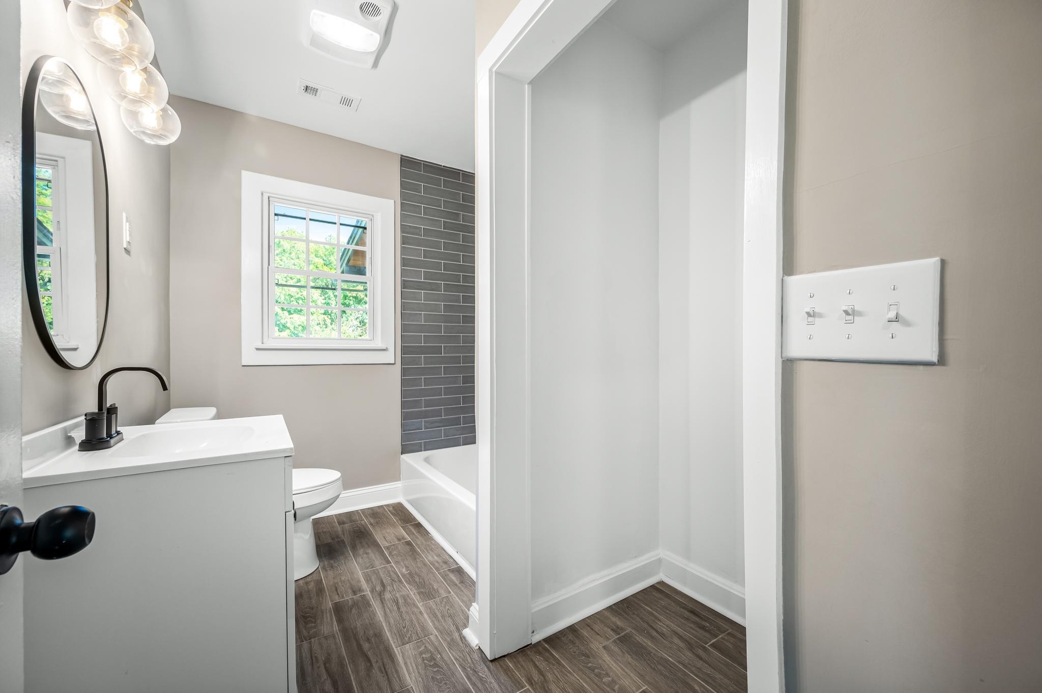 Image 7 of 18 For 4690 Tomahawk Drive