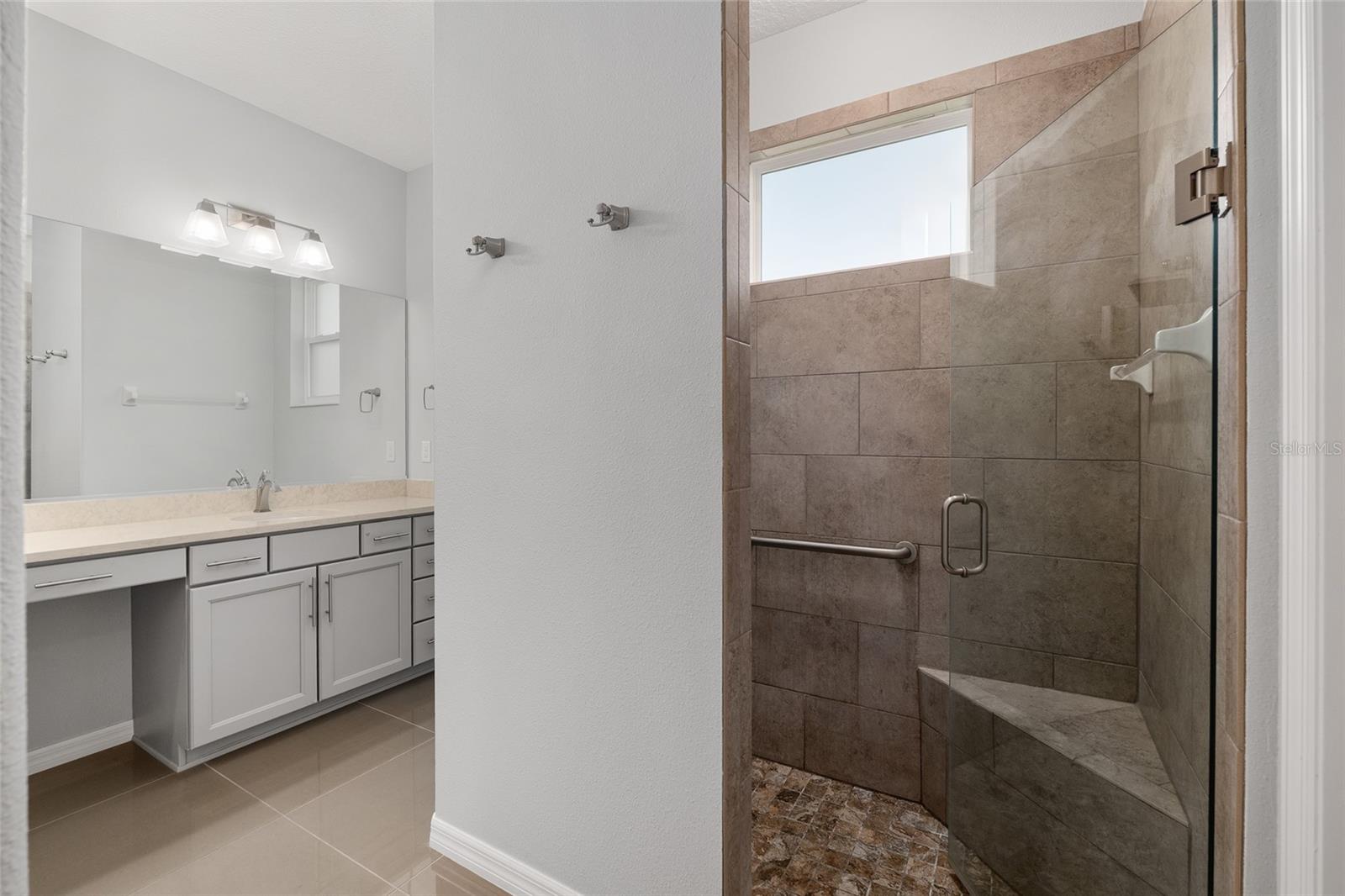 Image 20 of 50 For 9805 95th Loop