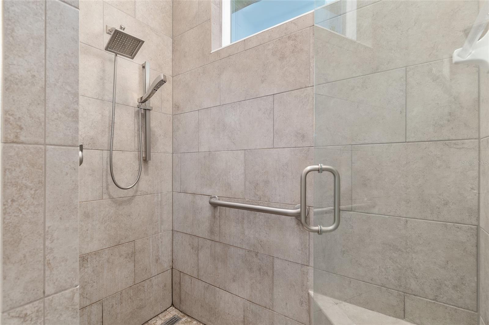 Image 21 of 50 For 9805 95th Loop