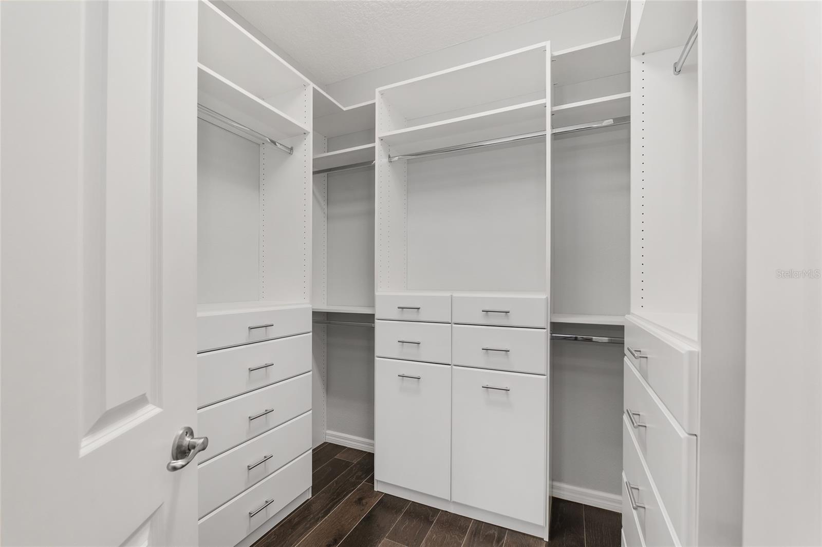 Image 22 of 50 For 9805 95th Loop