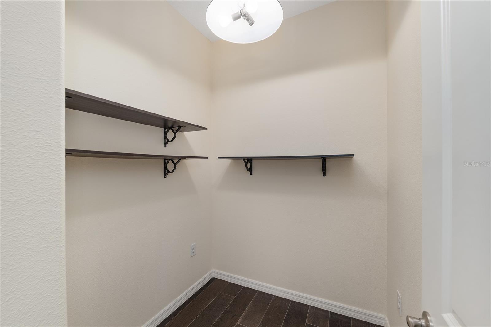 Image 23 of 50 For 9805 95th Loop