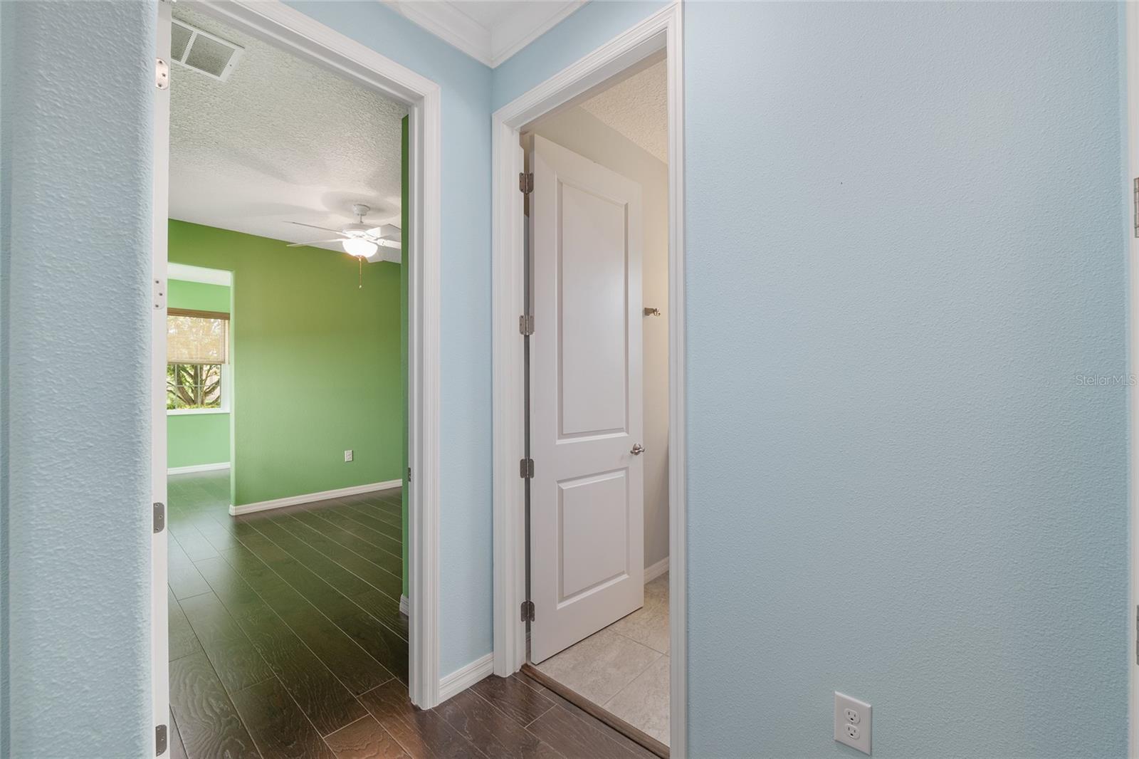 Image 24 of 50 For 9805 95th Loop