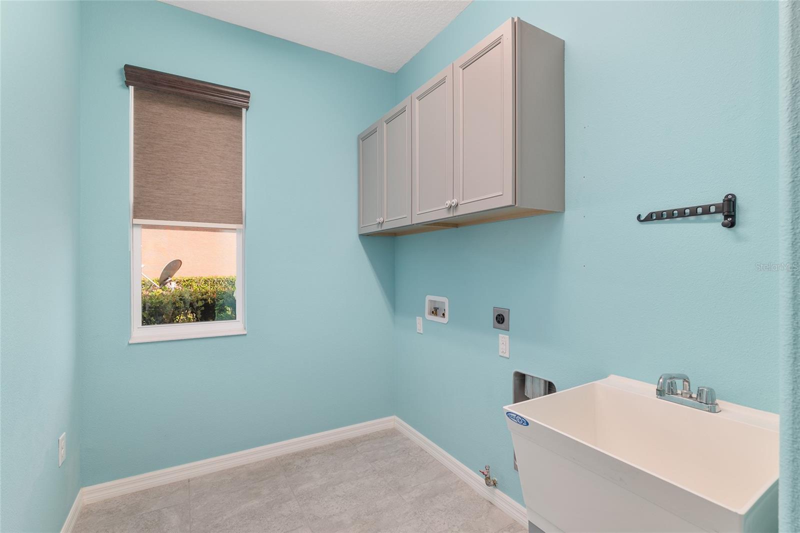 Image 33 of 50 For 9805 95th Loop