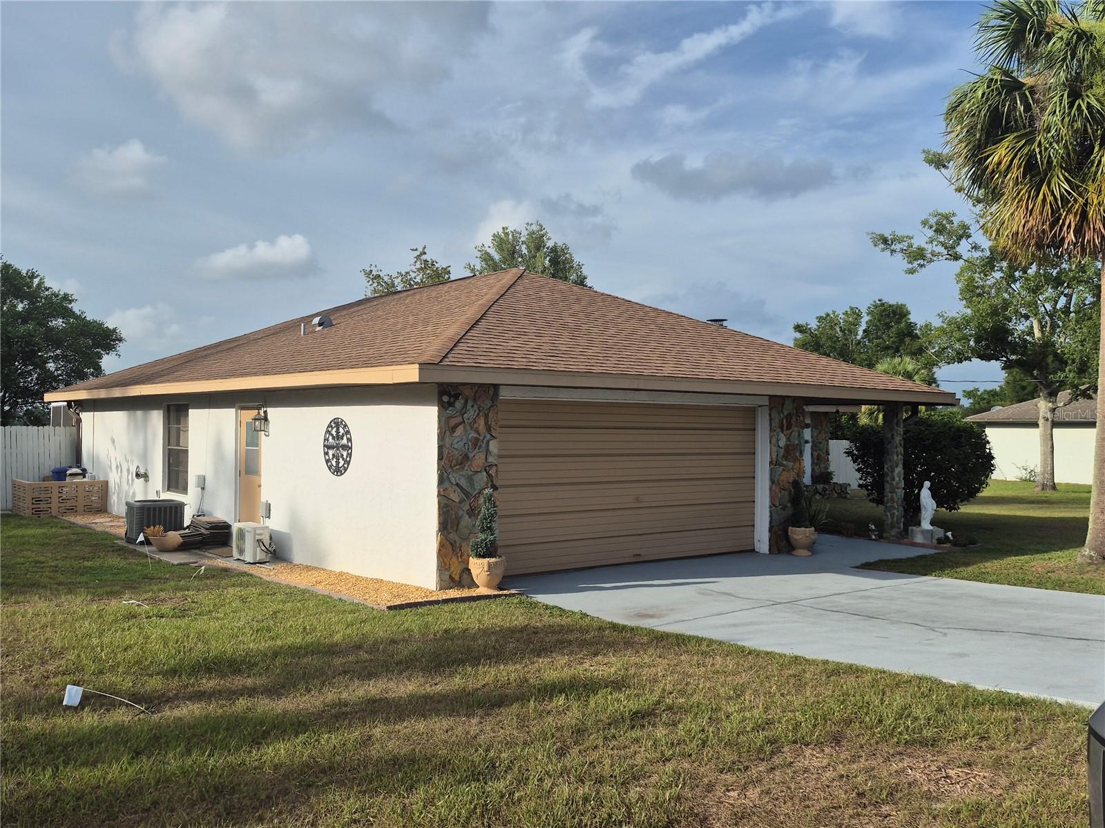 Image 3 of 54 For 21511 Plantation Street Sw