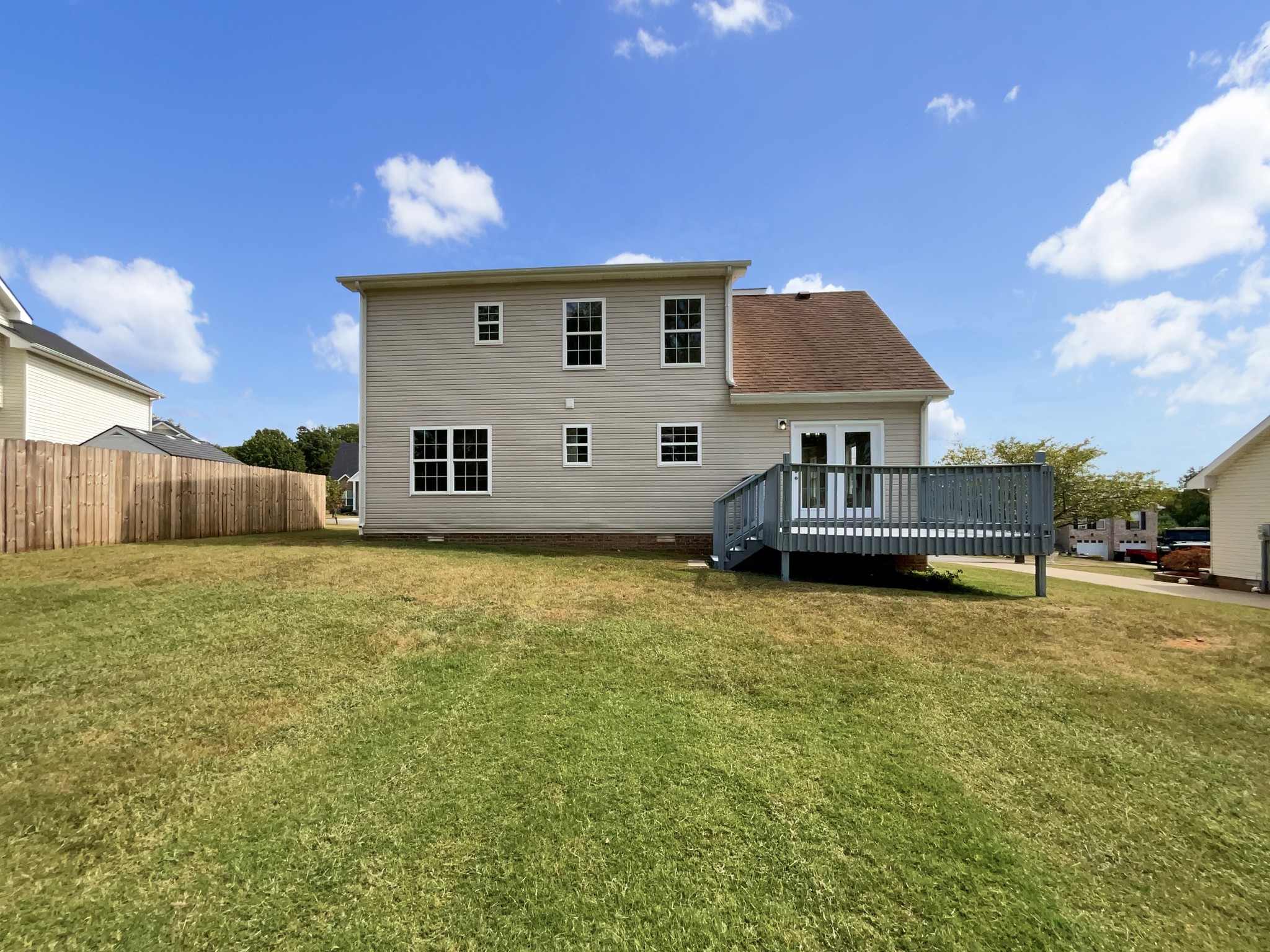 Image 22 of 35 For 7604 103rd Loop