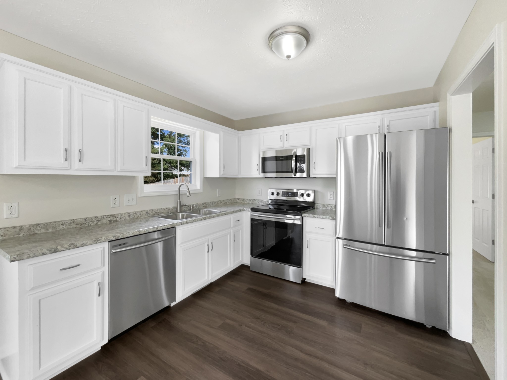 Listing photo id 4 for 7604 103rd Loop