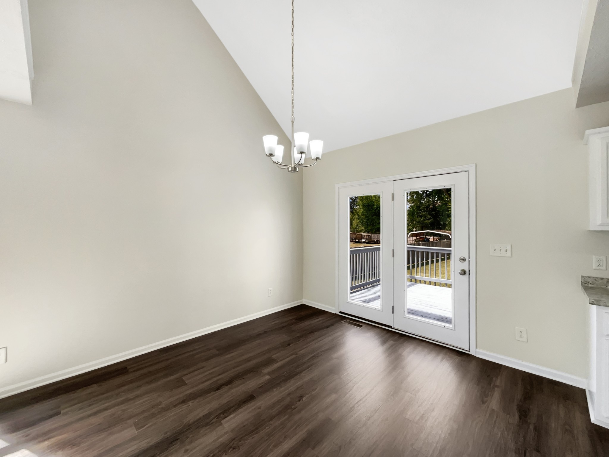 Listing photo id 5 for 7604 103rd Loop