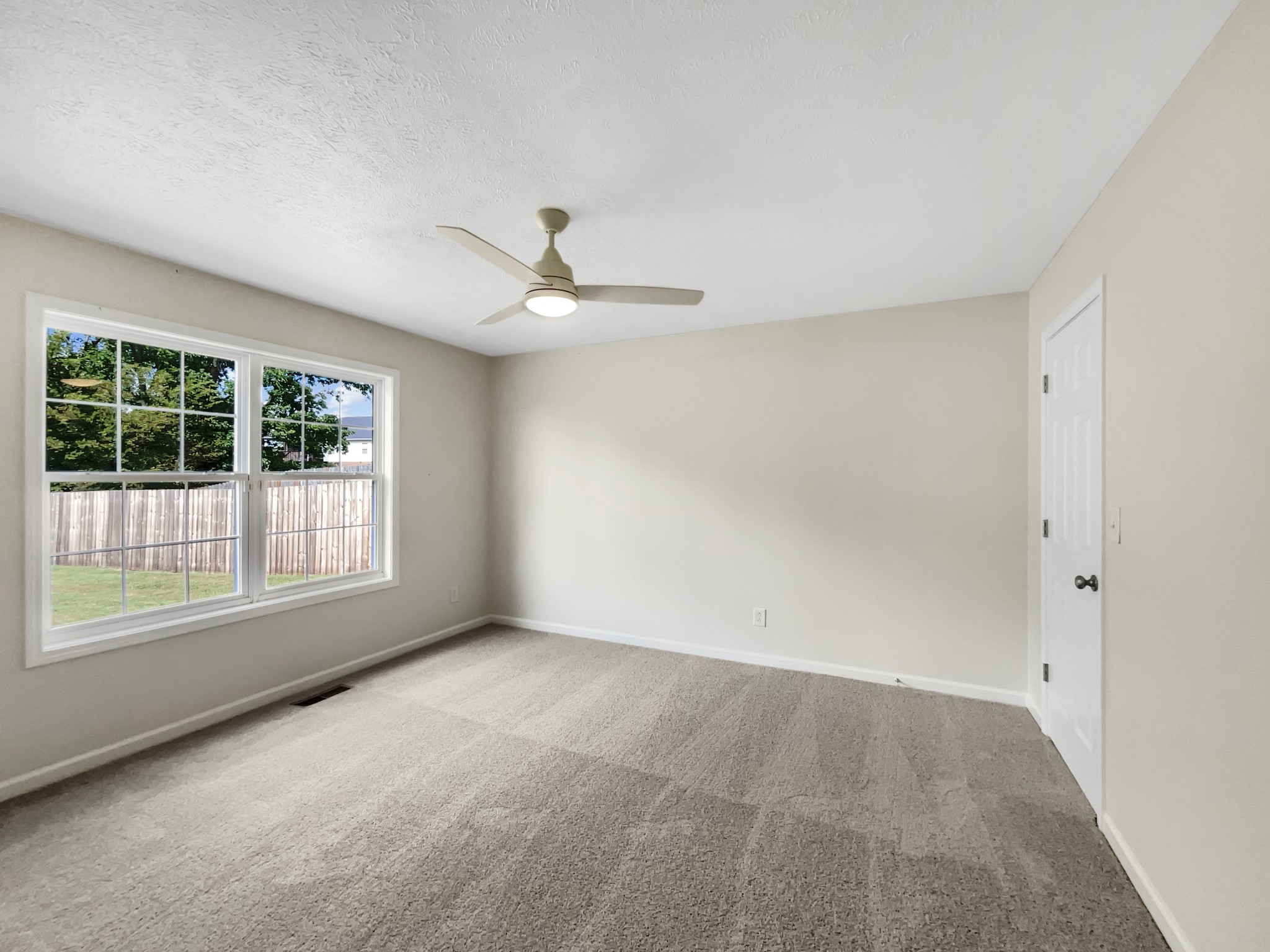 Listing photo id 7 for 7604 103rd Loop
