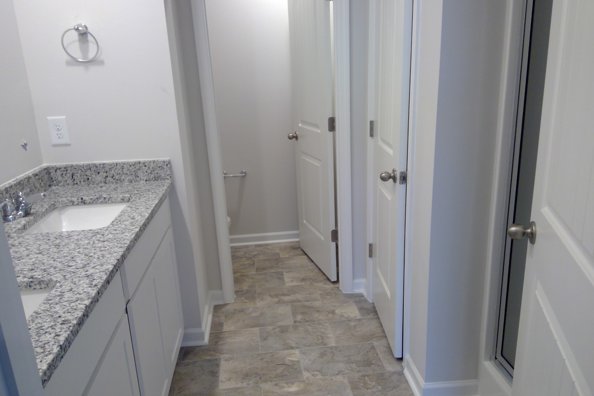 Image 5 of 5 For 415 Hallmark Avenue