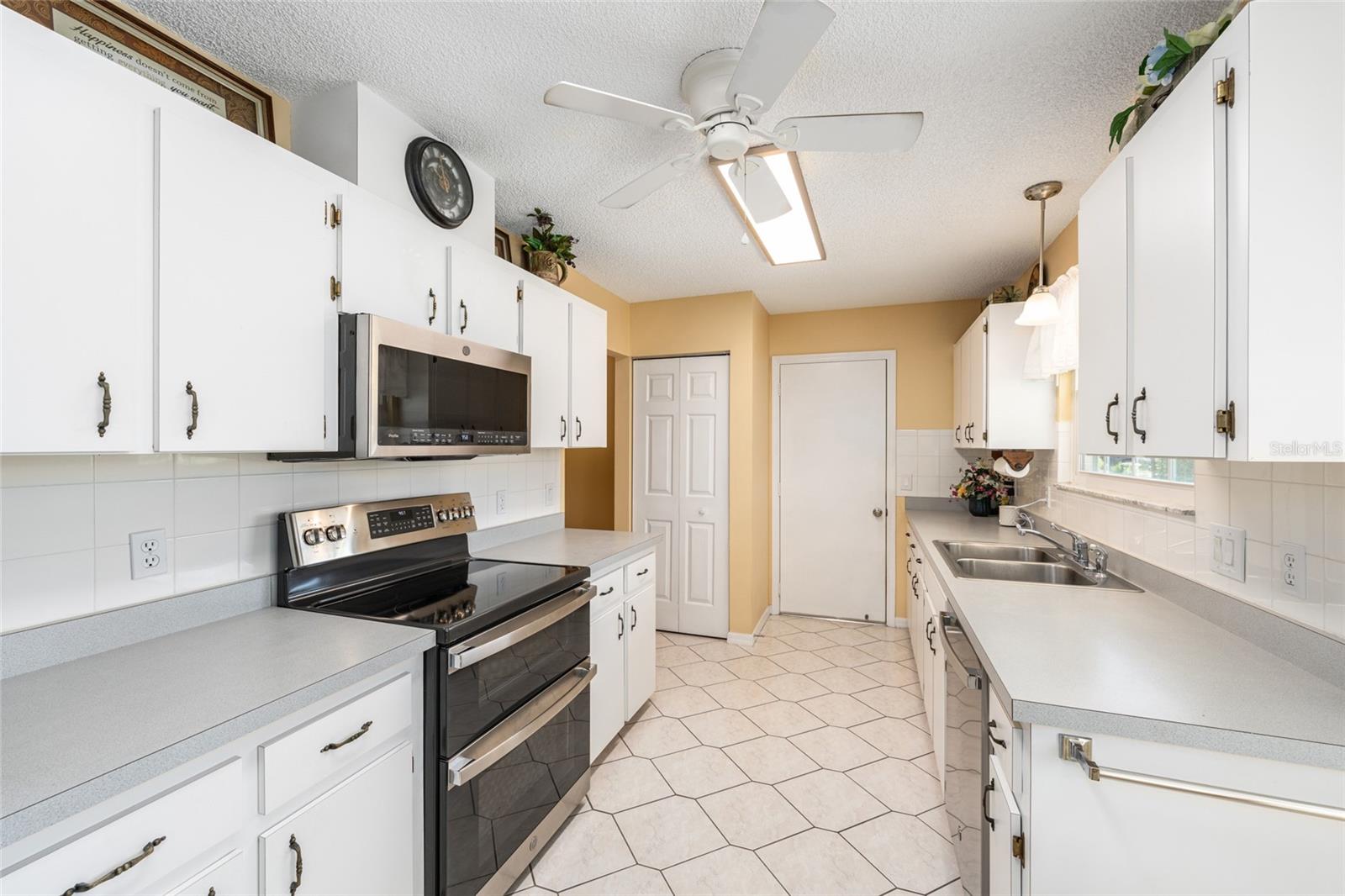 Image 18 of 43 For 8554 63rd Court