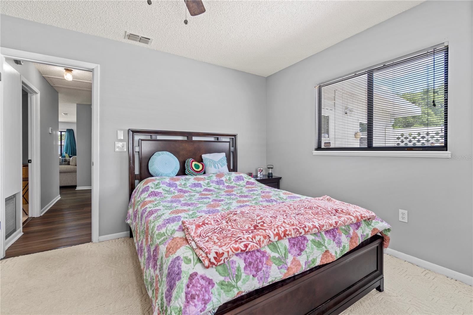 Image 11 of 31 For 10210 93rd Avenue