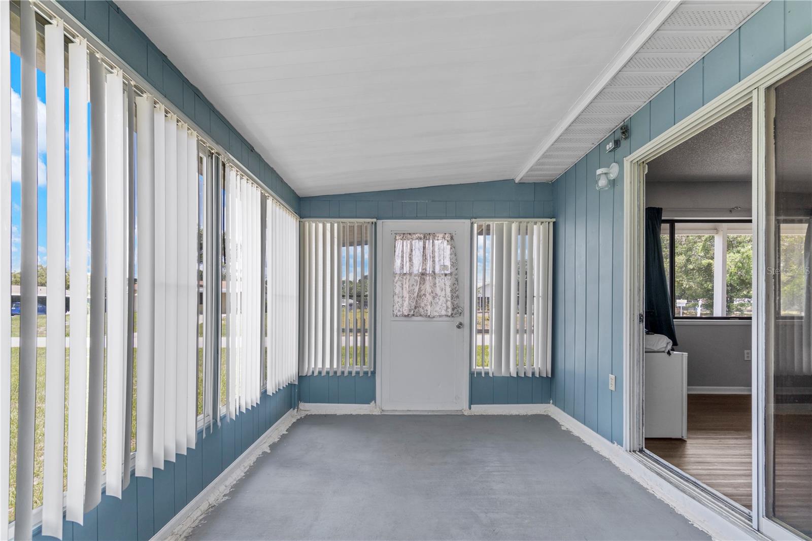 Image 19 of 31 For 10210 93rd Avenue