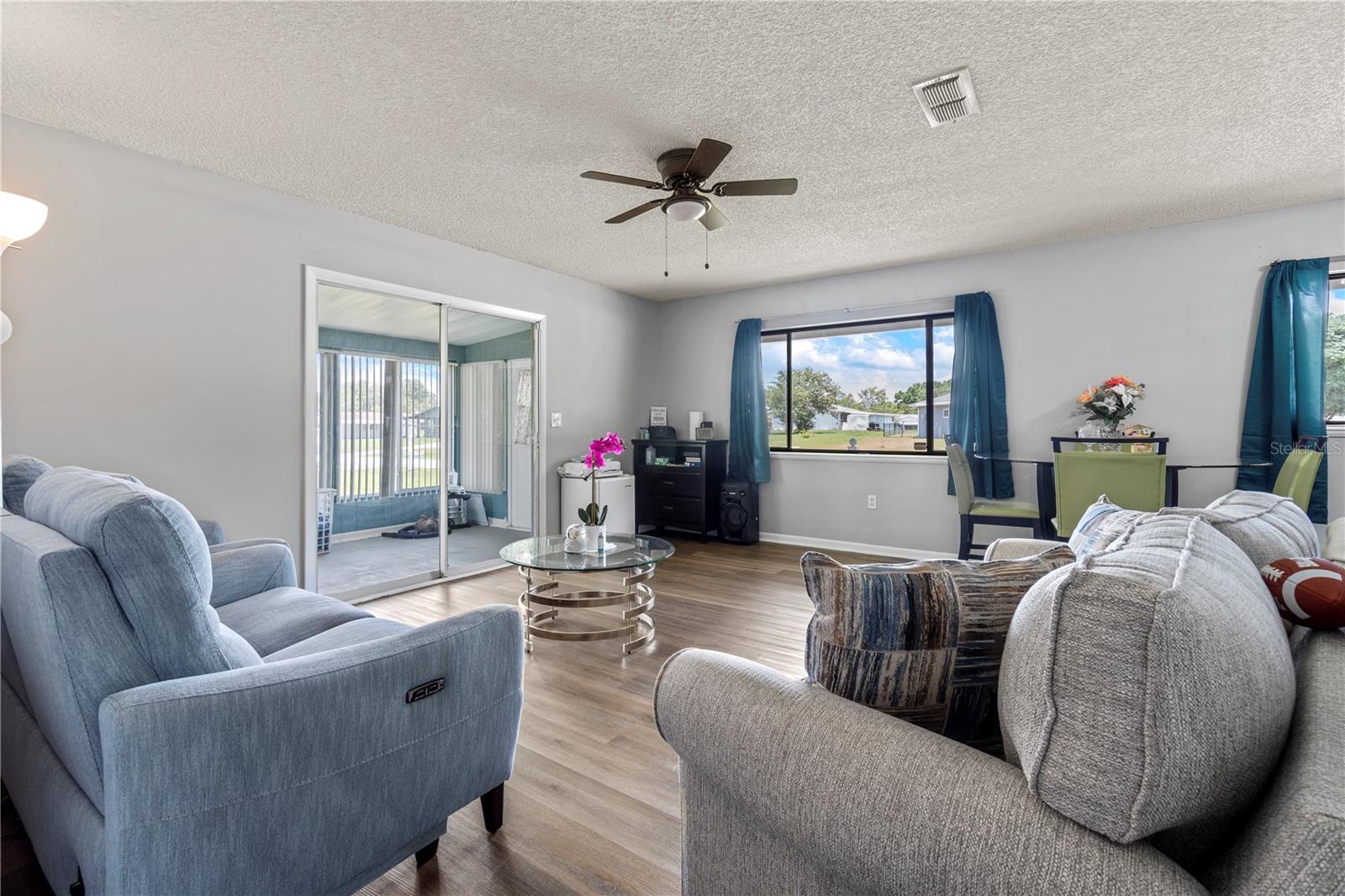 Image 6 of 31 For 10210 93rd Avenue
