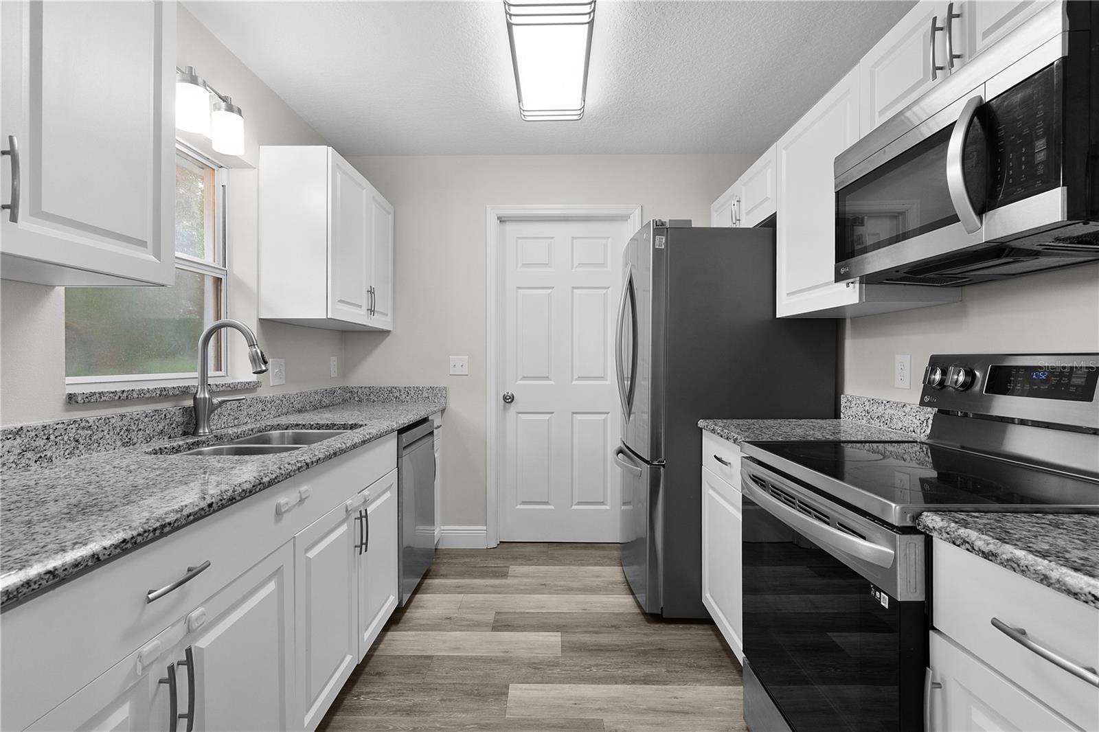 Listing photo id 8 for 18 Banyan Pass