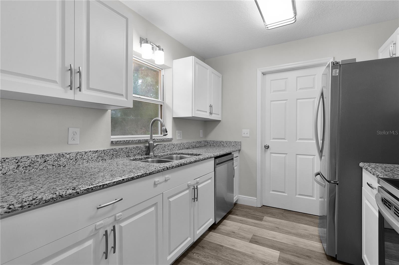 Listing photo id 10 for 18 Banyan Pass