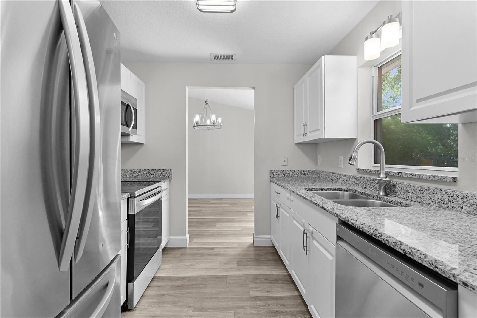 Listing photo id 11 for 18 Banyan Pass