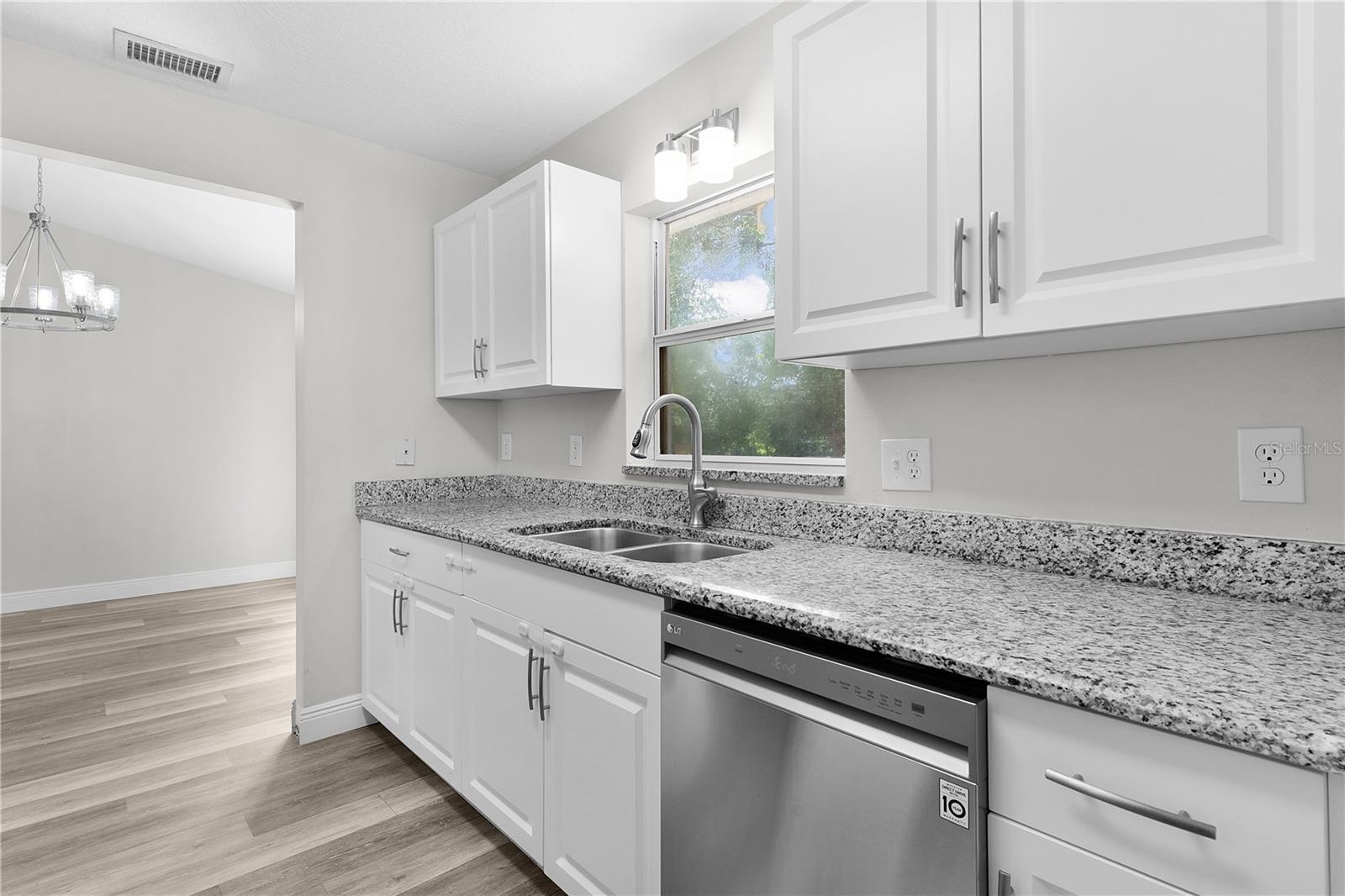 Listing photo id 12 for 18 Banyan Pass