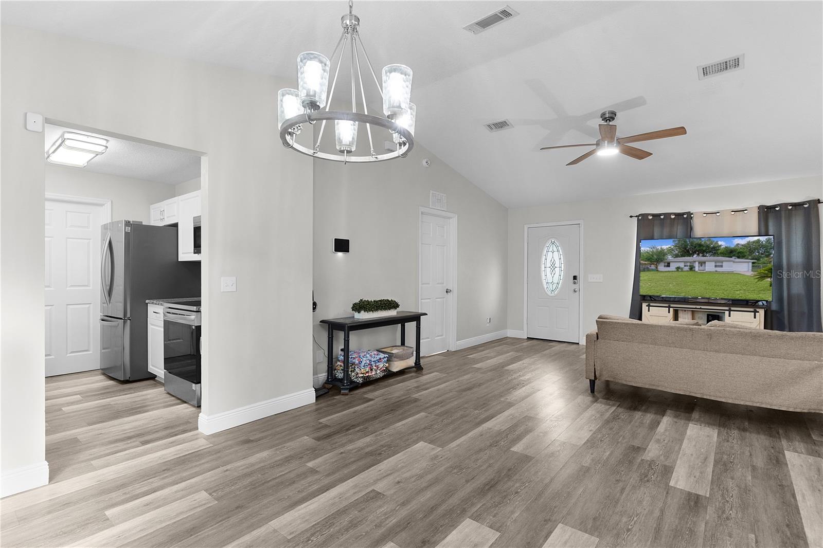 Listing photo id 2 for 18 Banyan Pass