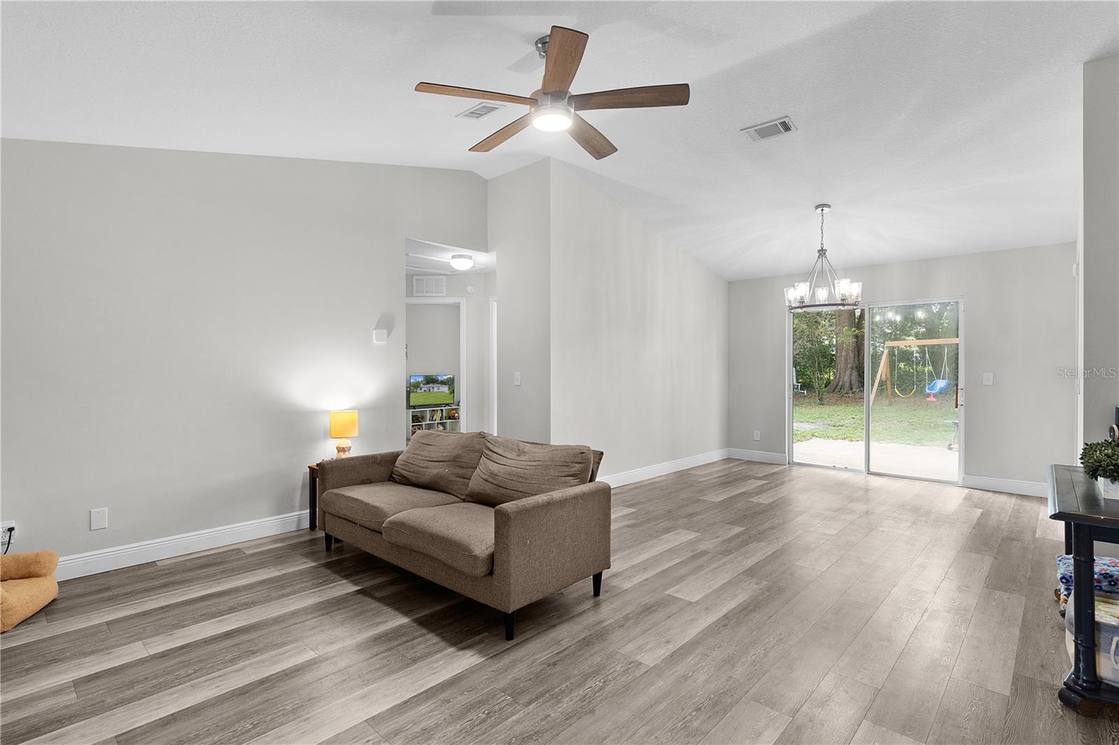 Listing photo id 3 for 18 Banyan Pass