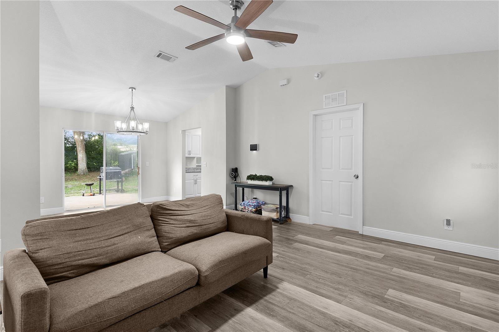 Listing photo id 4 for 18 Banyan Pass