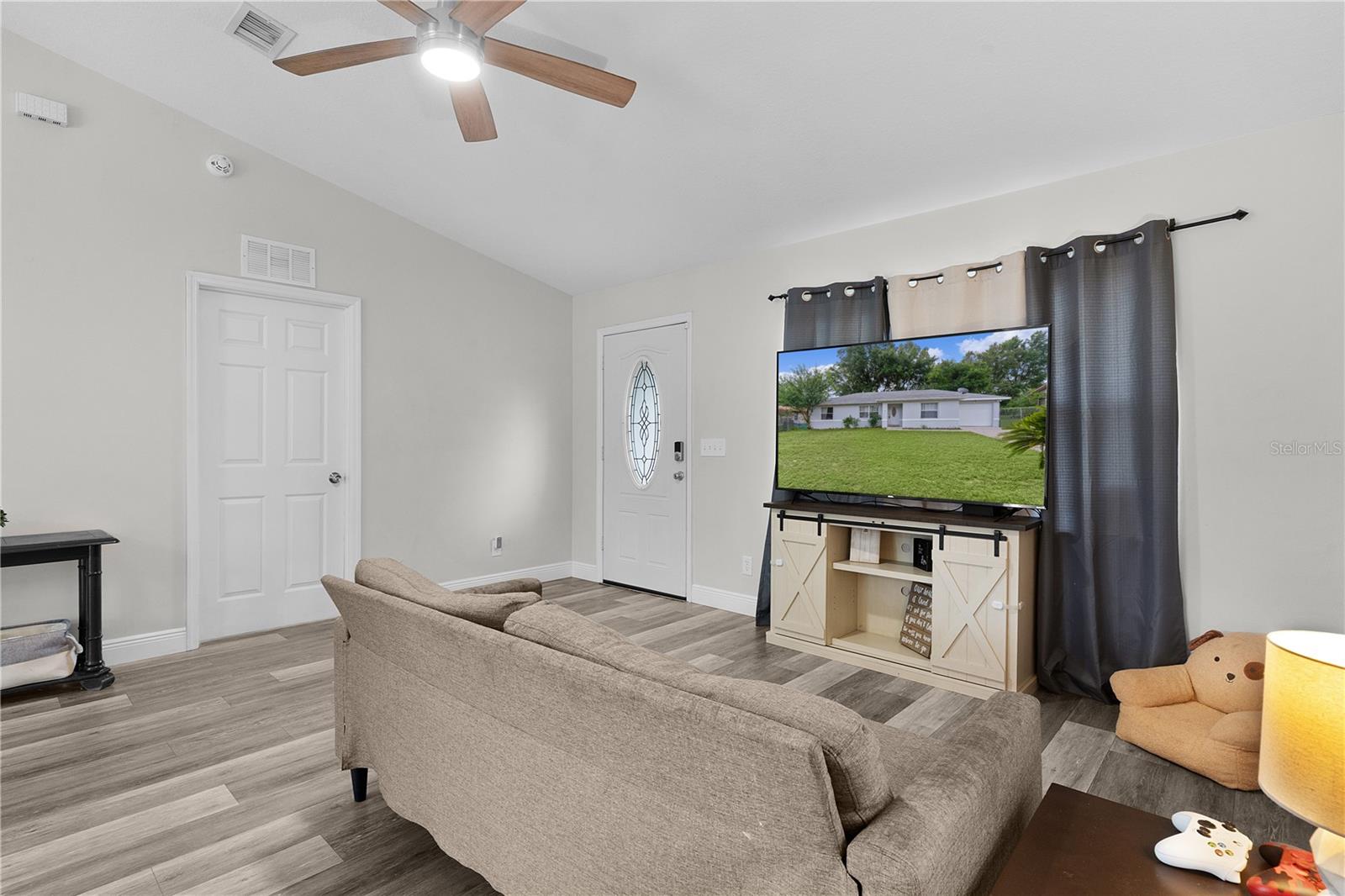 Listing photo id 5 for 18 Banyan Pass