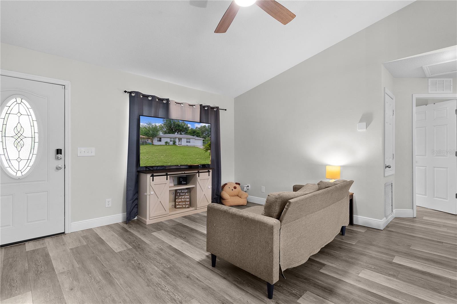 Listing photo id 6 for 18 Banyan Pass