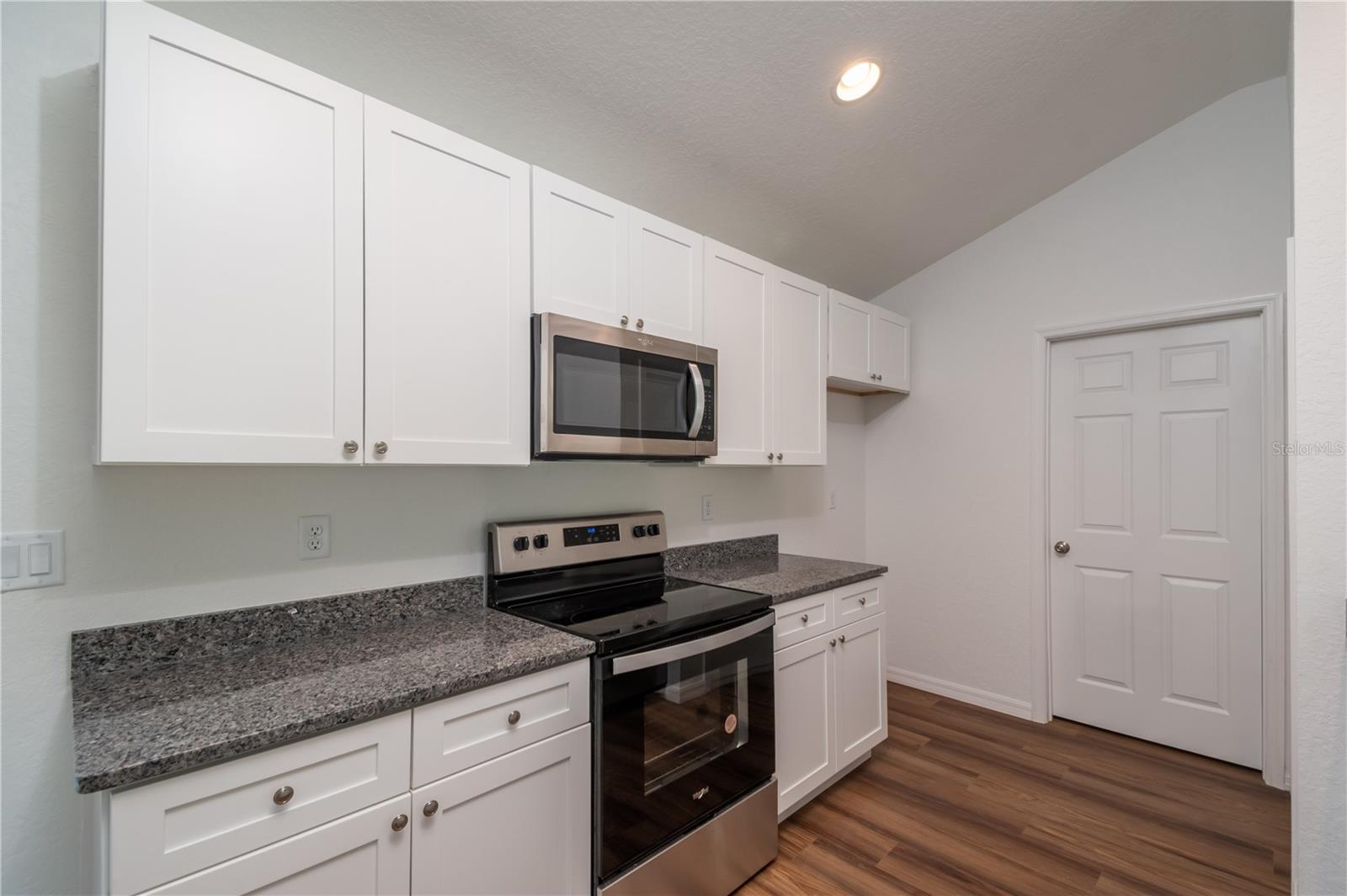 Image 21 of 34 For 17009 60th Street