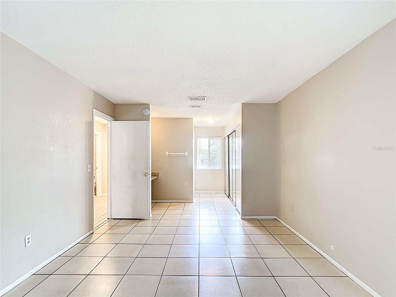 Image 12 of 65 For 70 Sapphire Road
