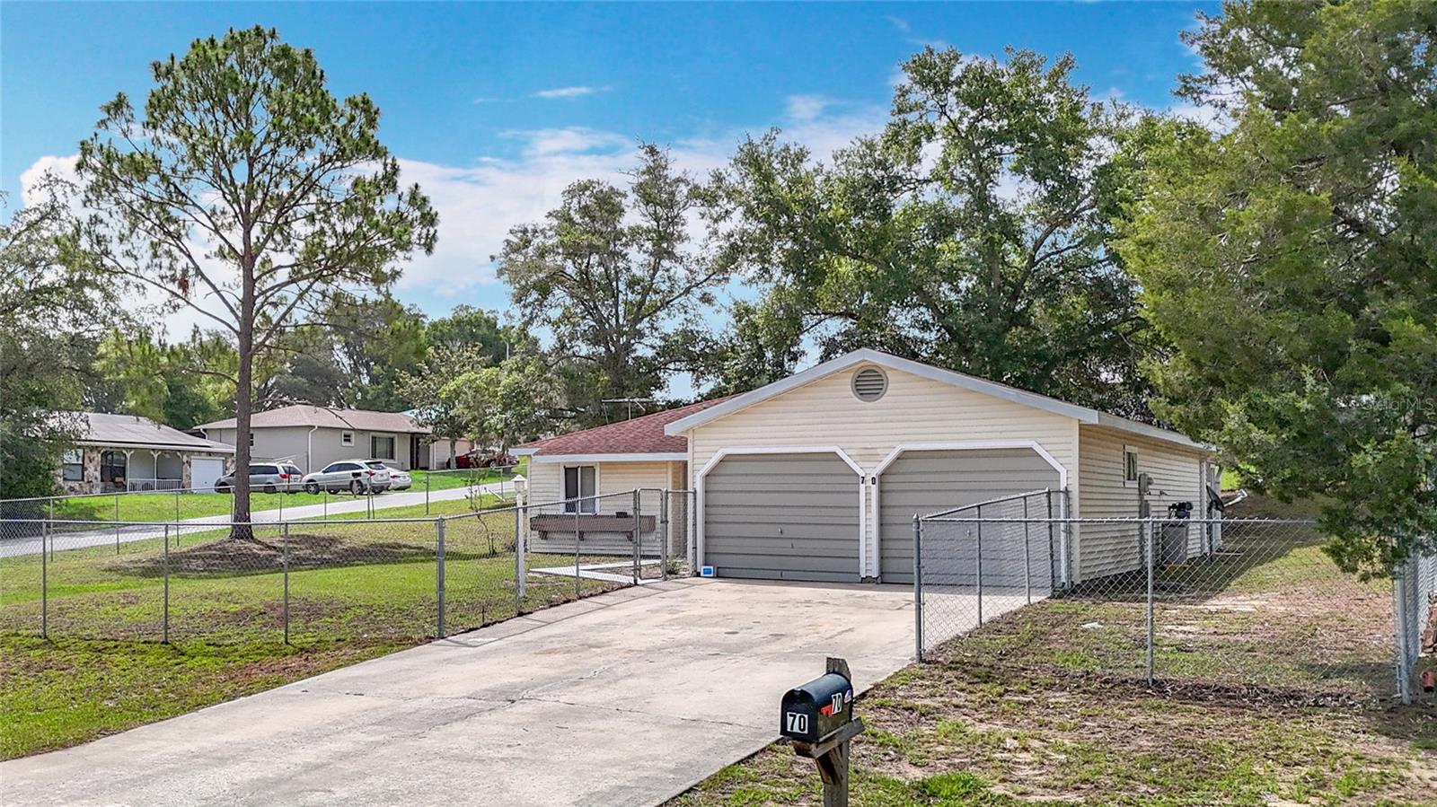 Image 2 of 65 For 70 Sapphire Road