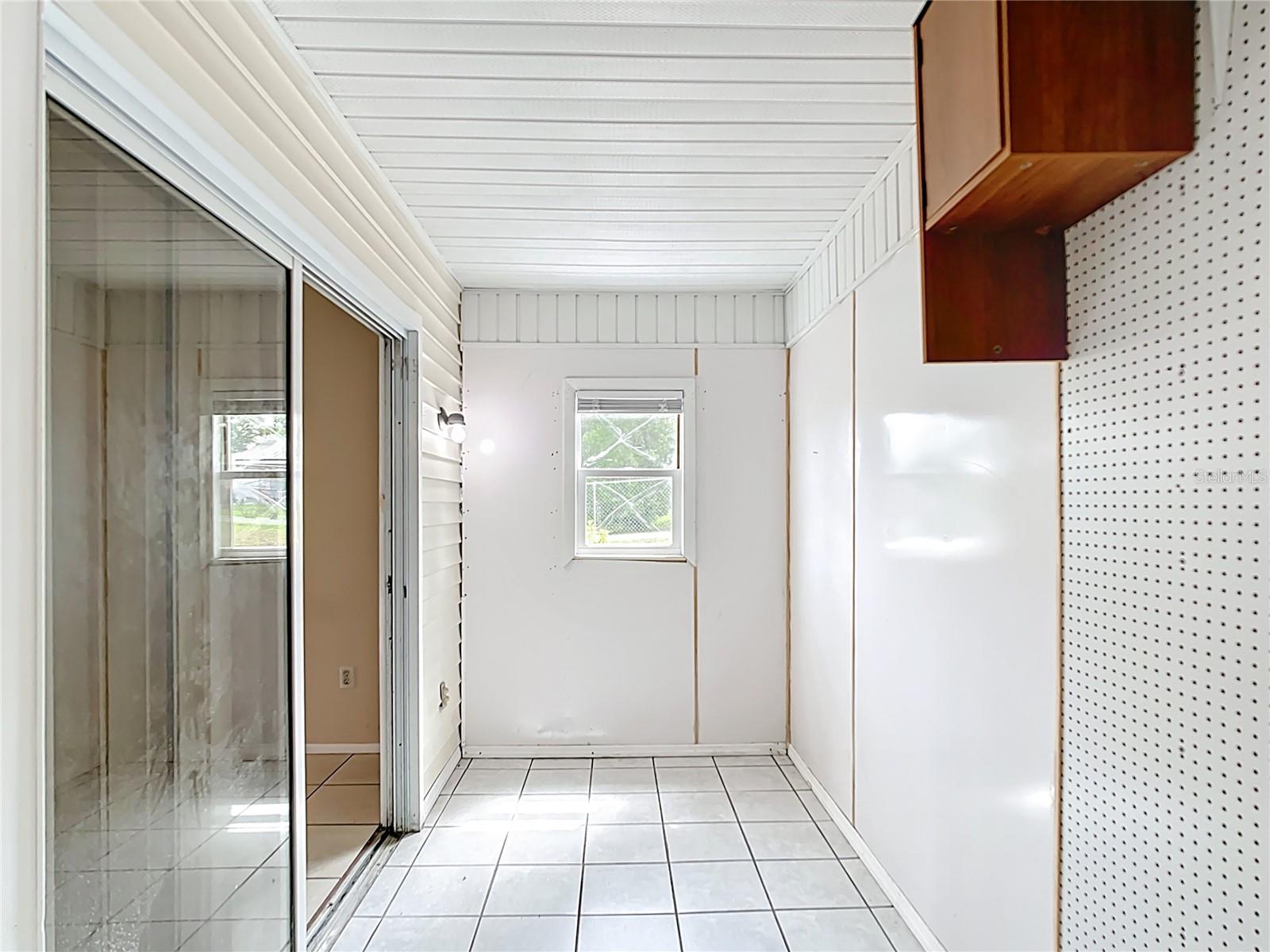 Image 21 of 65 For 70 Sapphire Road